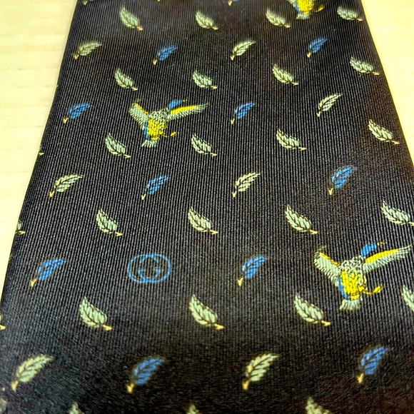 Vintage Gucci, silk necktie, ducks feathers, blue tan gray Italy - Picture 5 of 6